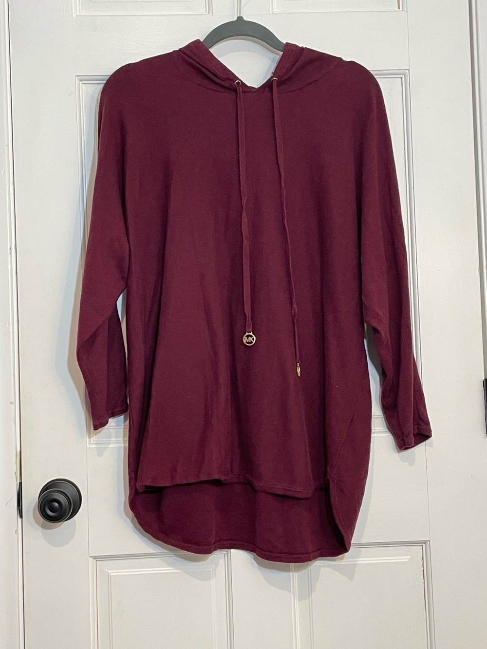 Michael Kors Women’s 2X Burgundy Hooded Tunic Top Hi Low Hem Gold MK Logo